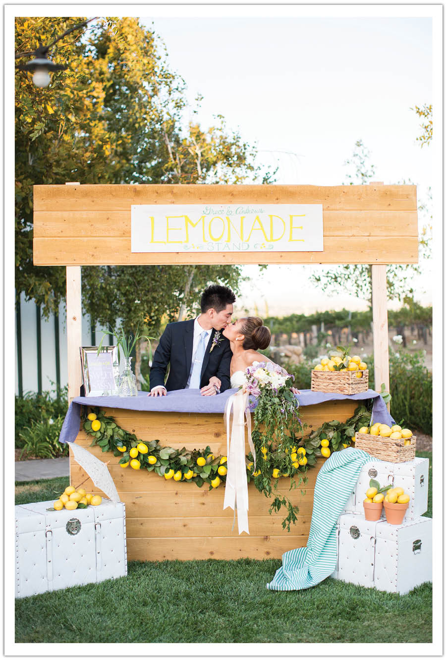 cocktail hour lemonade stand wedding