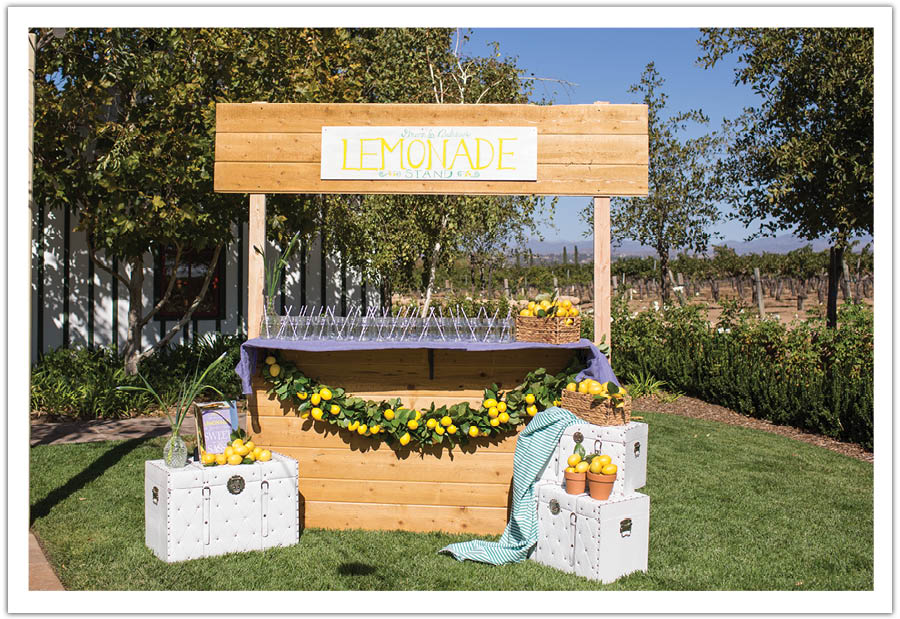 cocktail hour lemonade stand wedding